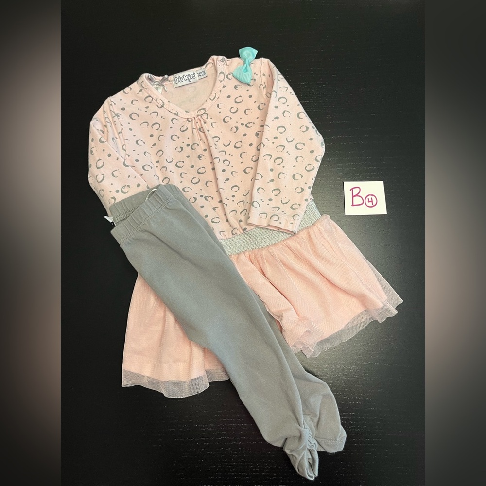 ⭐️2/$8.00⭐️ Soft Pink and Grey Top and Leggings Set